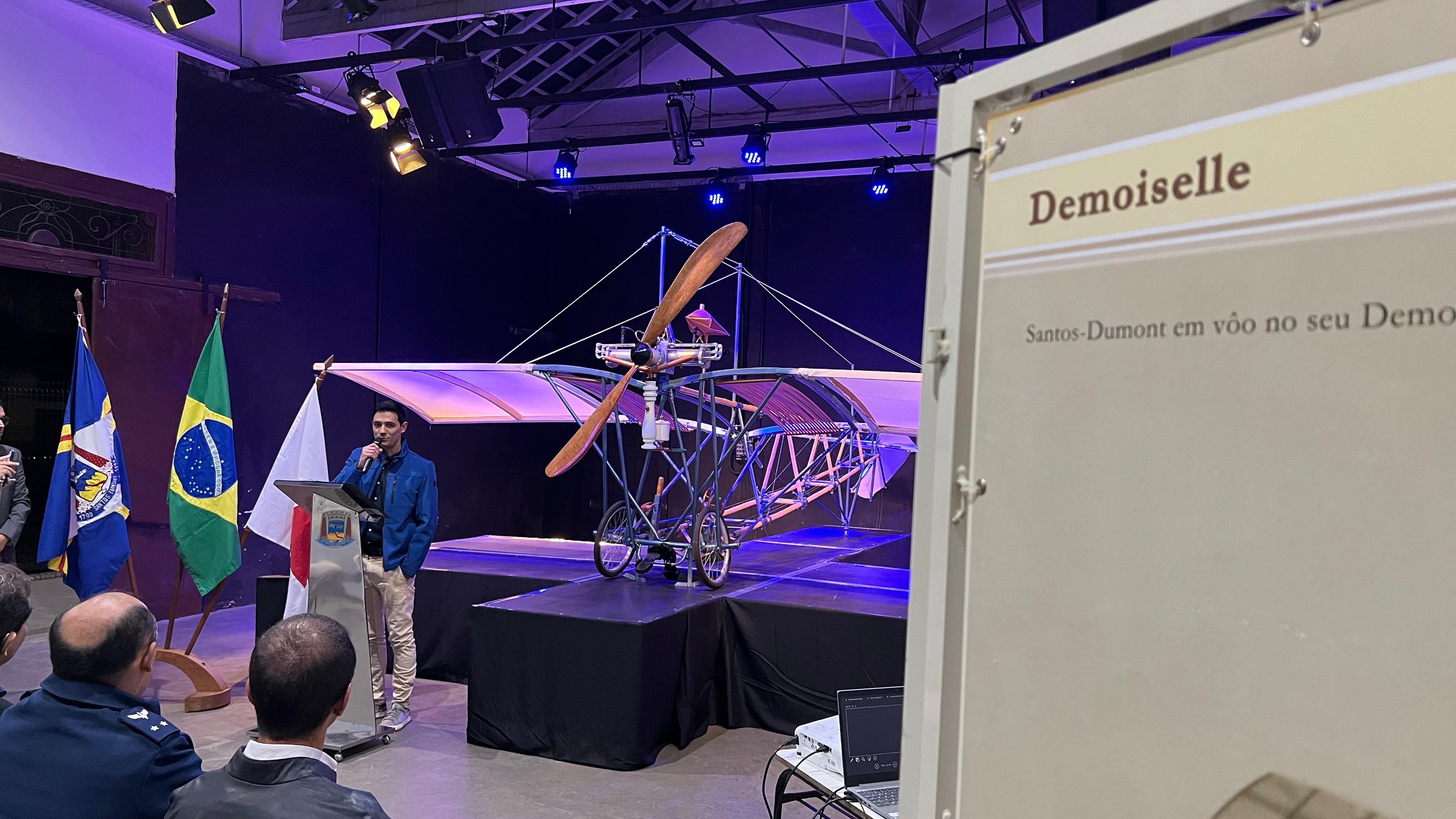 “Semana Alberto Santos Dumont, o Museu até você” encanta o público com réplica do Demoiselle e voz do inventor brasileiro por inteligência artificial